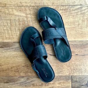Toms Black Leather Flat Toe Loop Sandals
